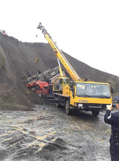 华阴上犹道路救援